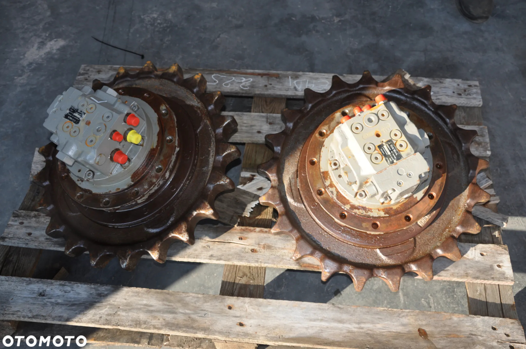 Silnik jazdy hydromotor naped gasienic Volvo ECR 88D - 4