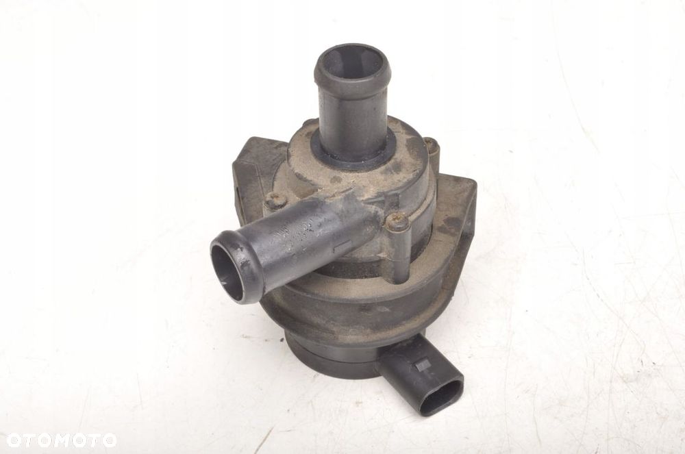 AUDI A4 B8 1.8 TFSI POMPKA WODY 06H965561 - 3
