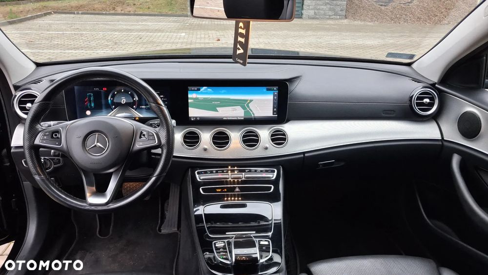 Mercedes-Benz Klasa E 220 d 4-Matic - 10