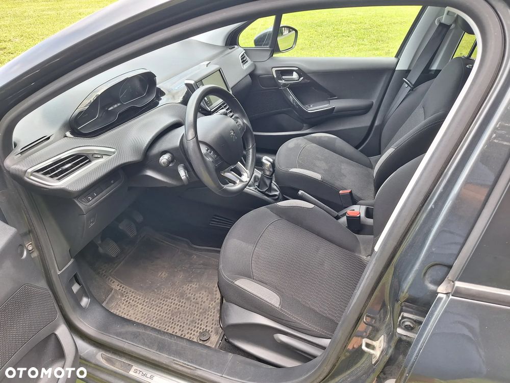 Peugeot 208 1.2 PureTech Style - 7