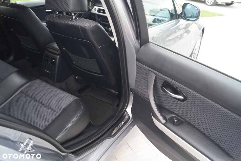BMW Seria 3 325i - 13