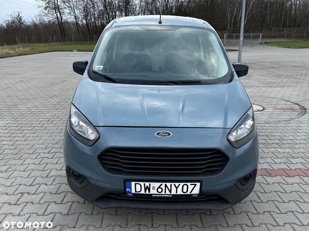 Ford Transit Courier - 10