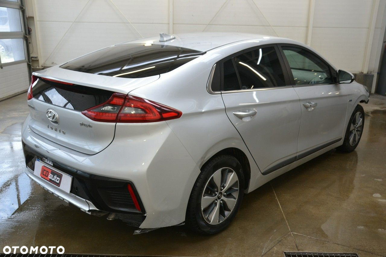 Hyundai IONIQ - 7