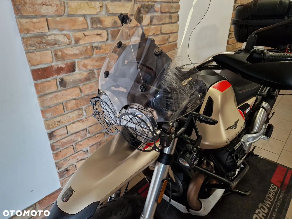 Moto Guzzi V85 - 18