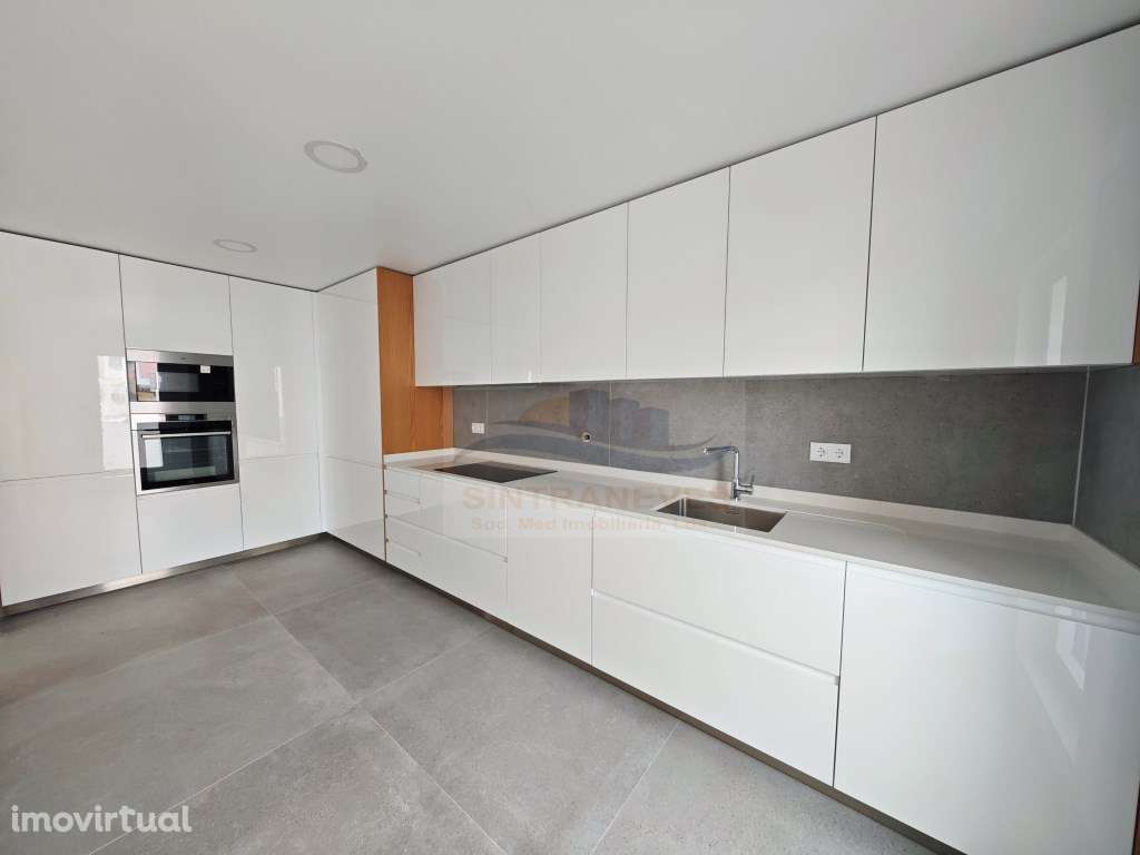 Exclusivo T2 de Luxo na Parede | Design Contemporâneo e Vista de Mar - Grande imagem: 2/19