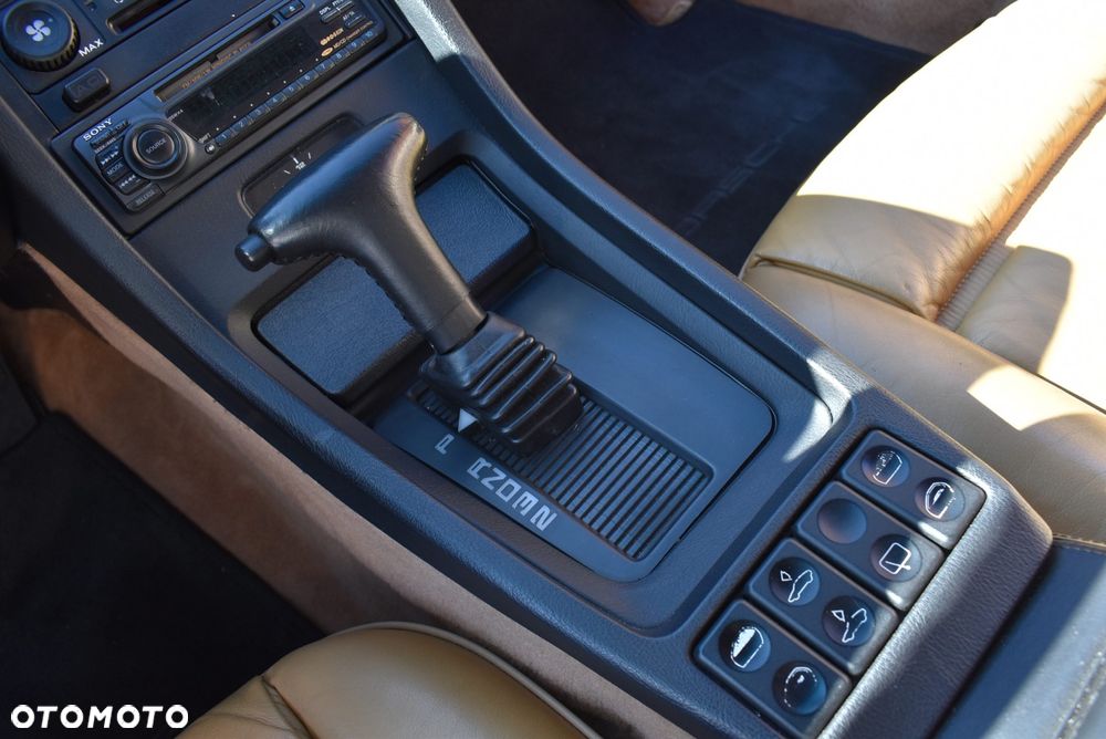 Porsche 928 - 21