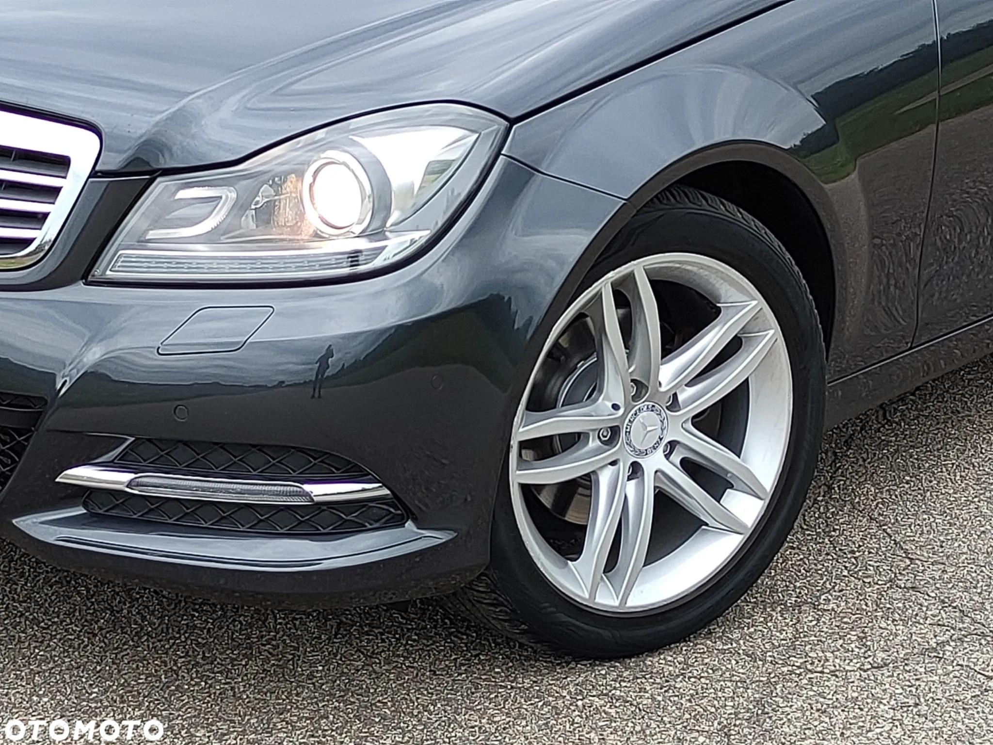 Mercedes-Benz Klasa C 250 CGI BlueEff Avantgarde - 23