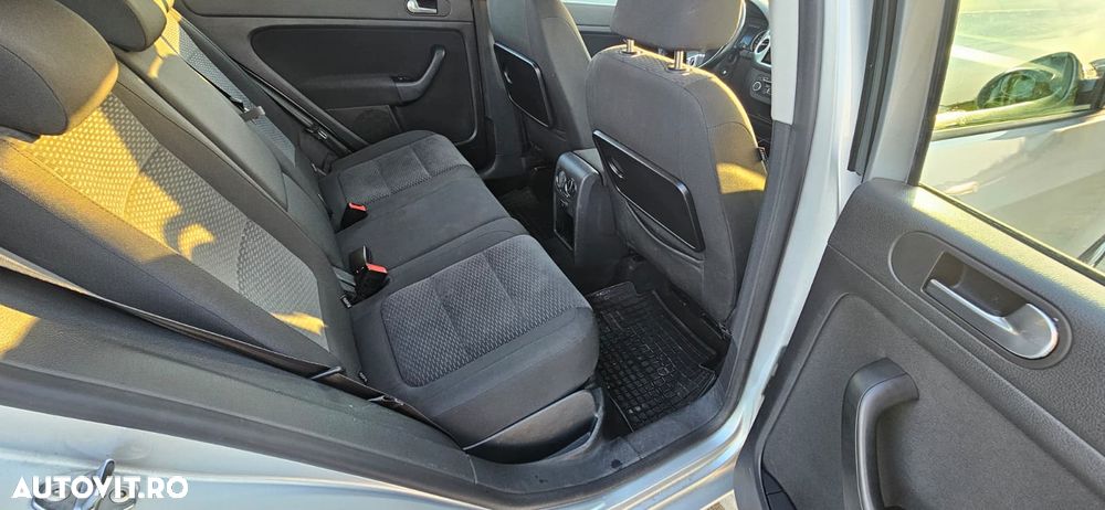 Volkswagen Golf 1.6 Comfortline - 15