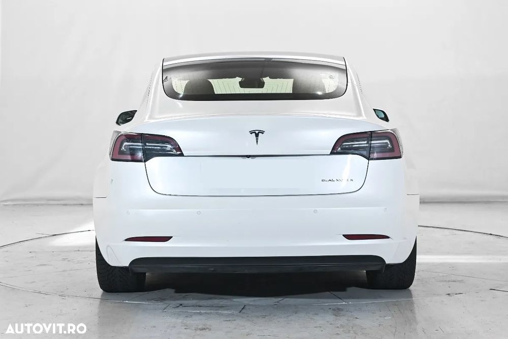 Tesla Model 3 - 4