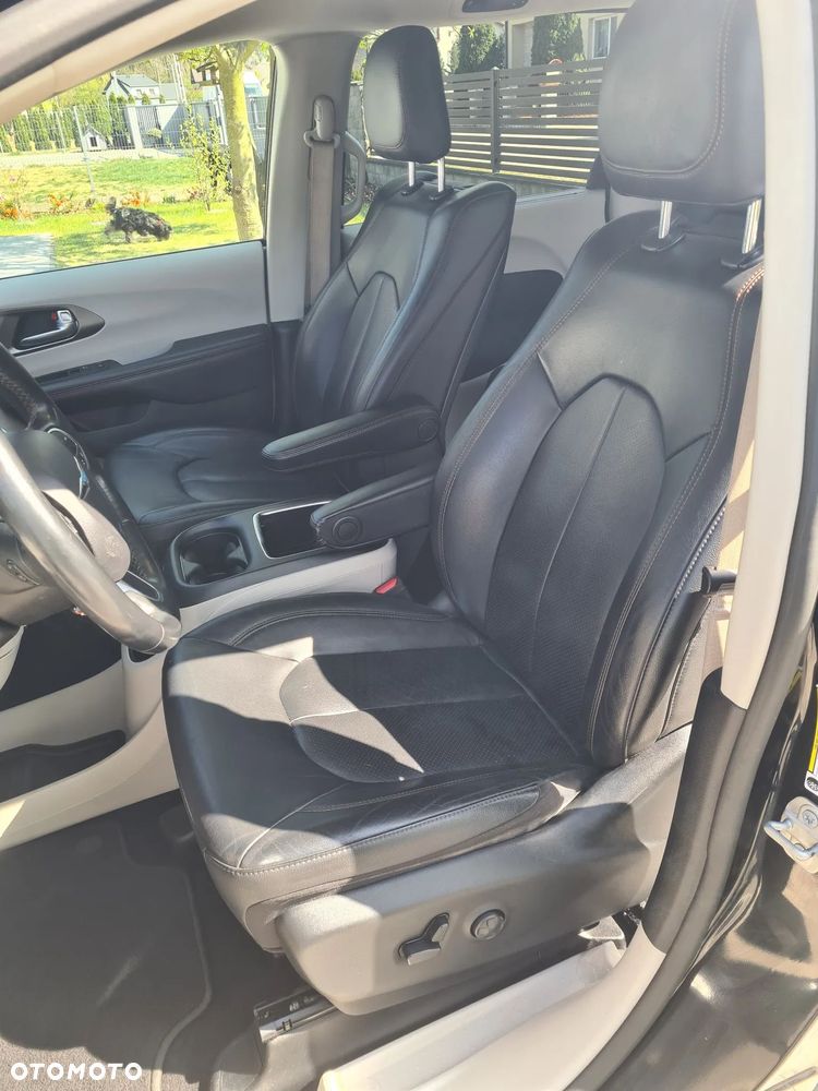 Chrysler Pacifica - 5