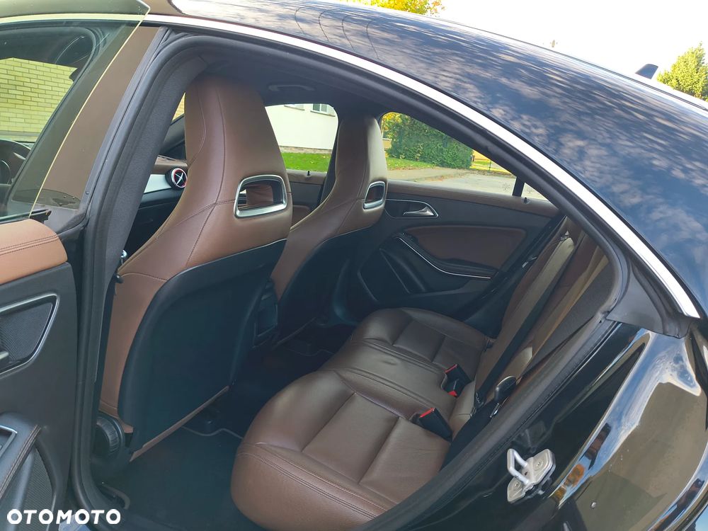 Mercedes-Benz CLA 180 UrbanStyle Edition - 23