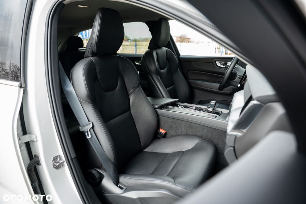 Volvo XC 60 B4 D Geartronic Momentum Pro - 25