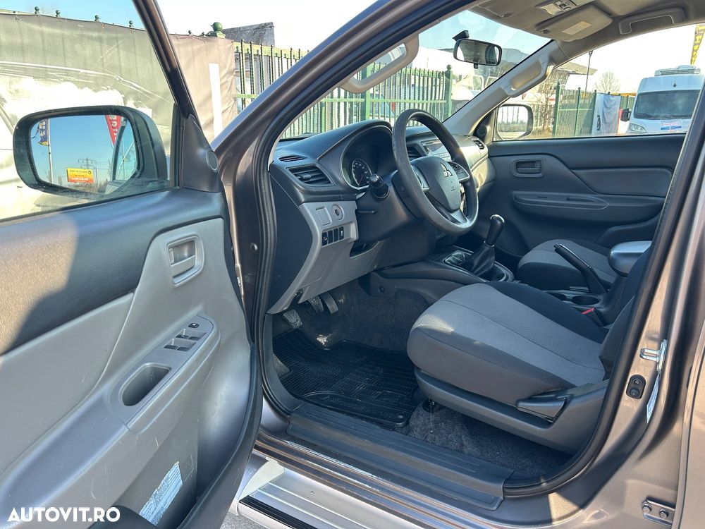 Mitsubishi L200 Double Cab 2.4 DI-D M/T Intense - 12