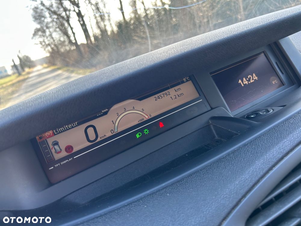 Renault Grand Scenic - 13