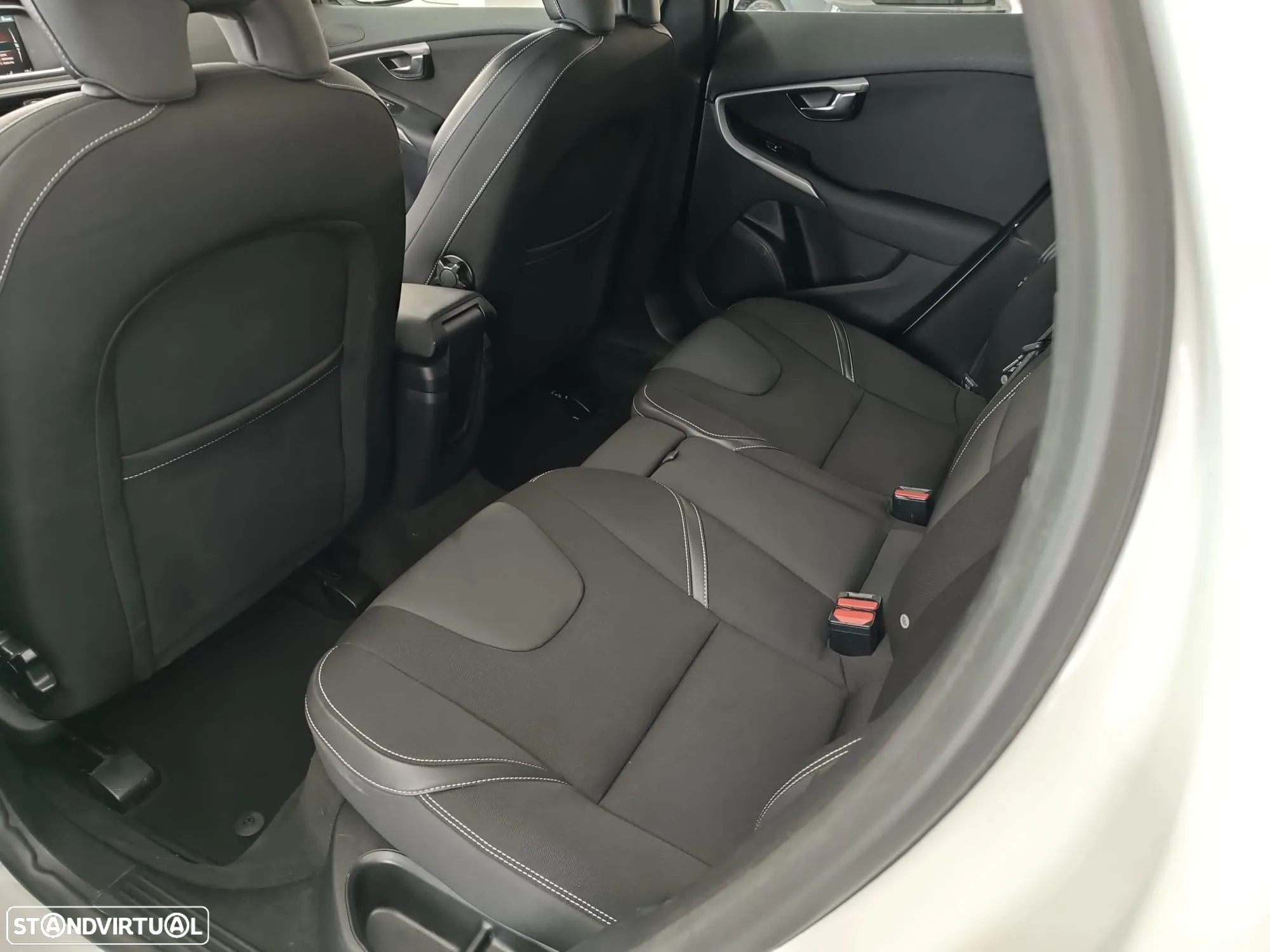 Volvo V40 1.6 D2 Momentum Powershift Eco - 12