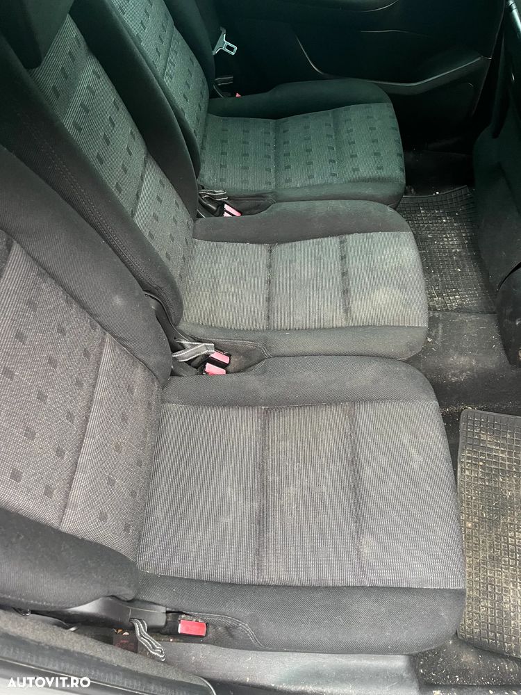 Dezmembrez Peugeot 307 SW facelift break 2006 1,6 HDI gri argintiu - 11