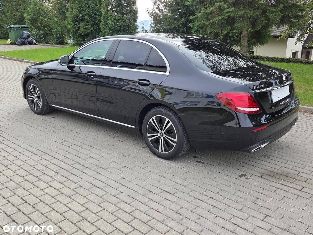 Mercedes-Benz Klasa E 220 d 4Matic T 9G-TRONIC - 24