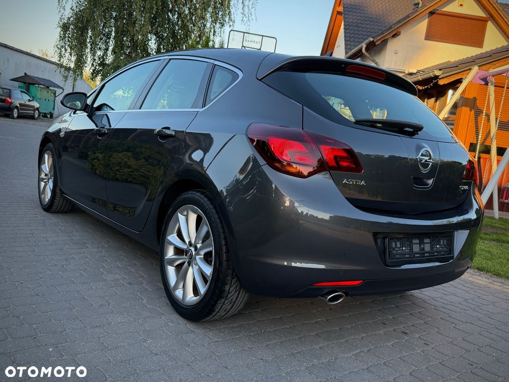 Opel Astra 1.4 T Cosmo - 14