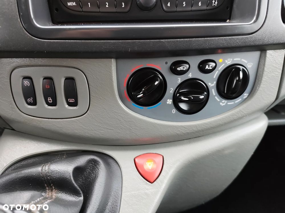 Renault Trafic - 16