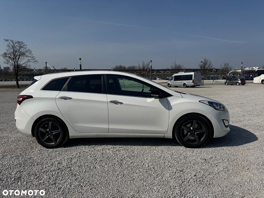 Hyundai i30 1.6 CRDi Fifa World Cup Edition - 2