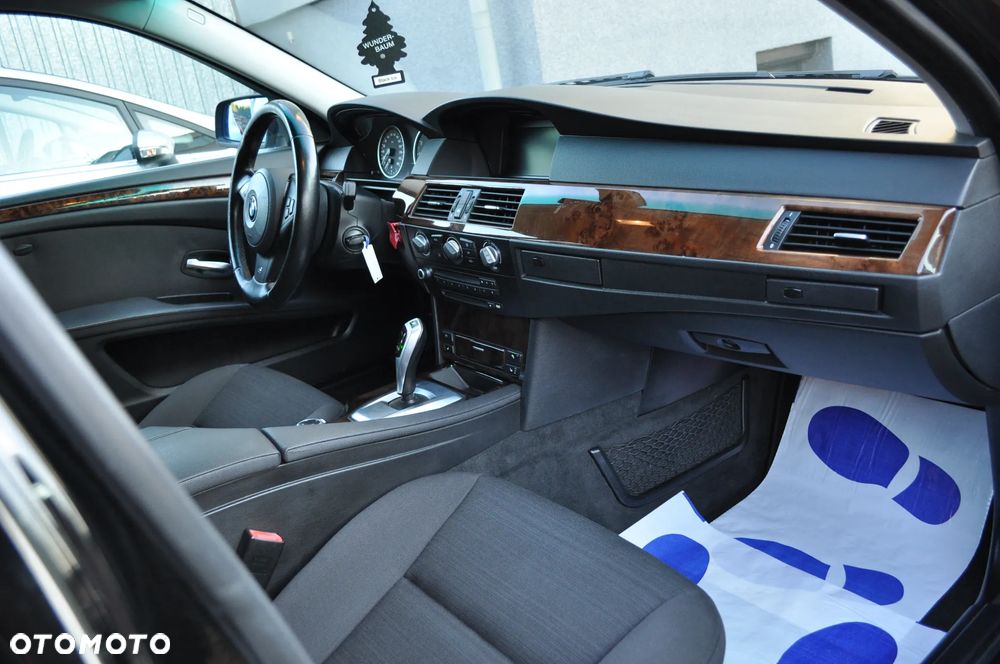 BMW Seria 5 525i Edition Exclusive - 16