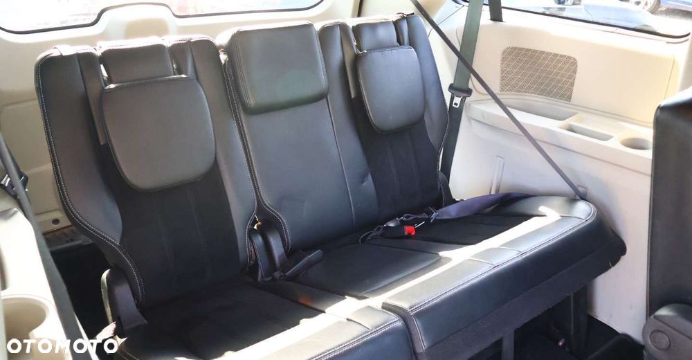Dodge Grand Caravan - 17