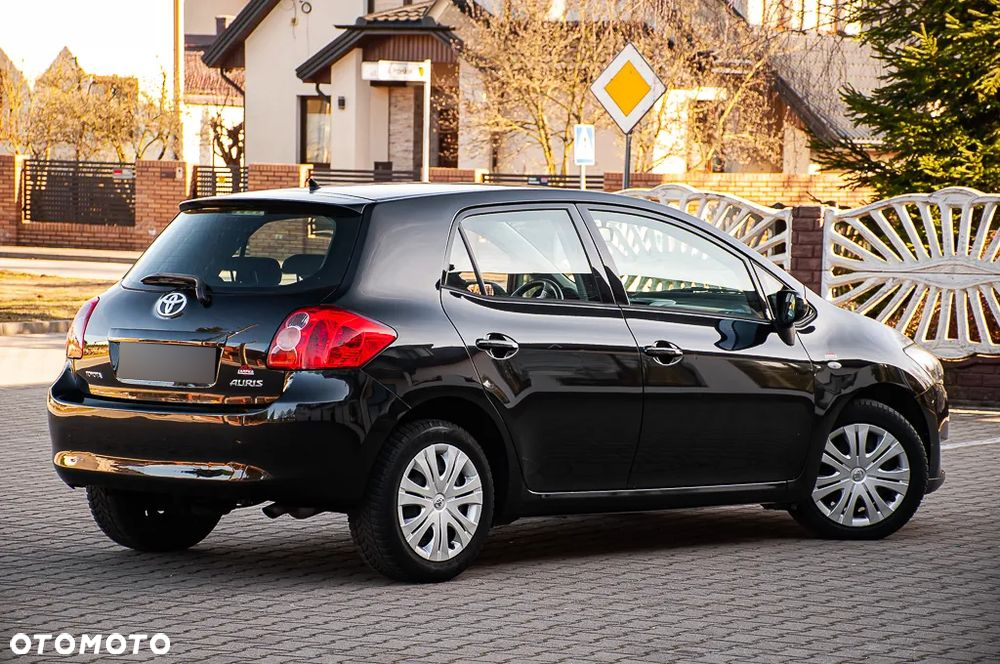 Toyota Auris 1.6 VVT-i Executive - 27