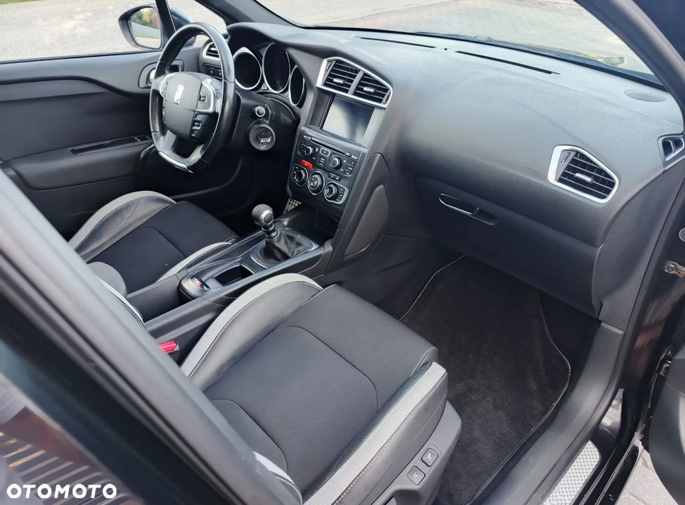 Citroën DS4 e-HDi 115 Chic - 10
