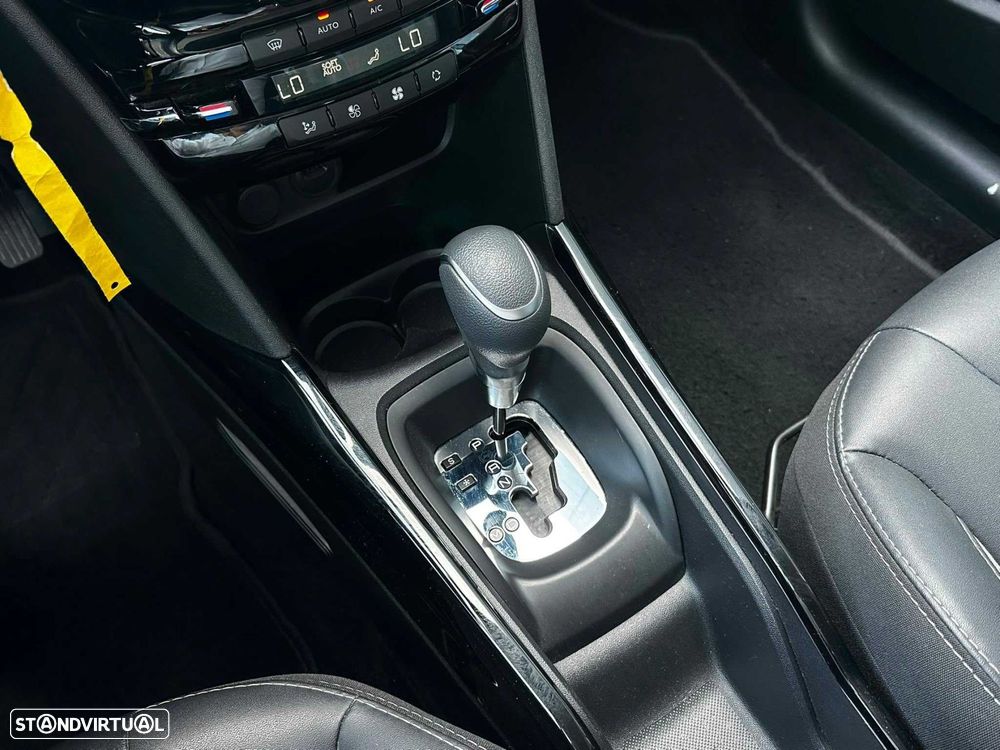 Peugeot 2008 1.2 PureTech Style EAT6 - 17