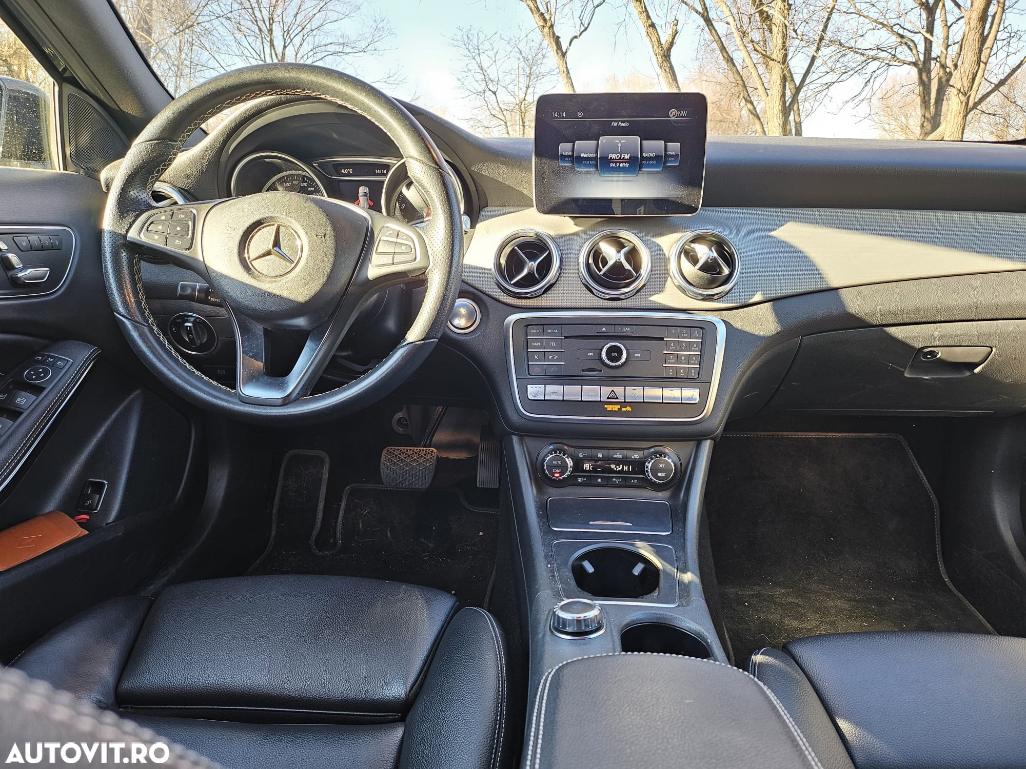 Mercedes-Benz GLA 250 4Matic 7G-DCT - 18