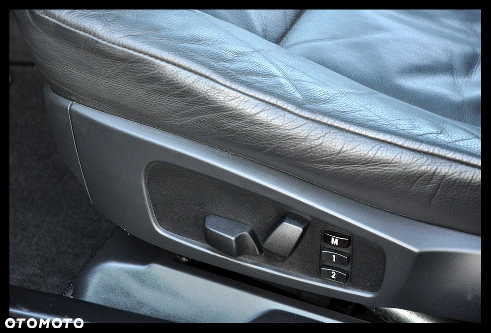BMW Seria 5 525i - 32