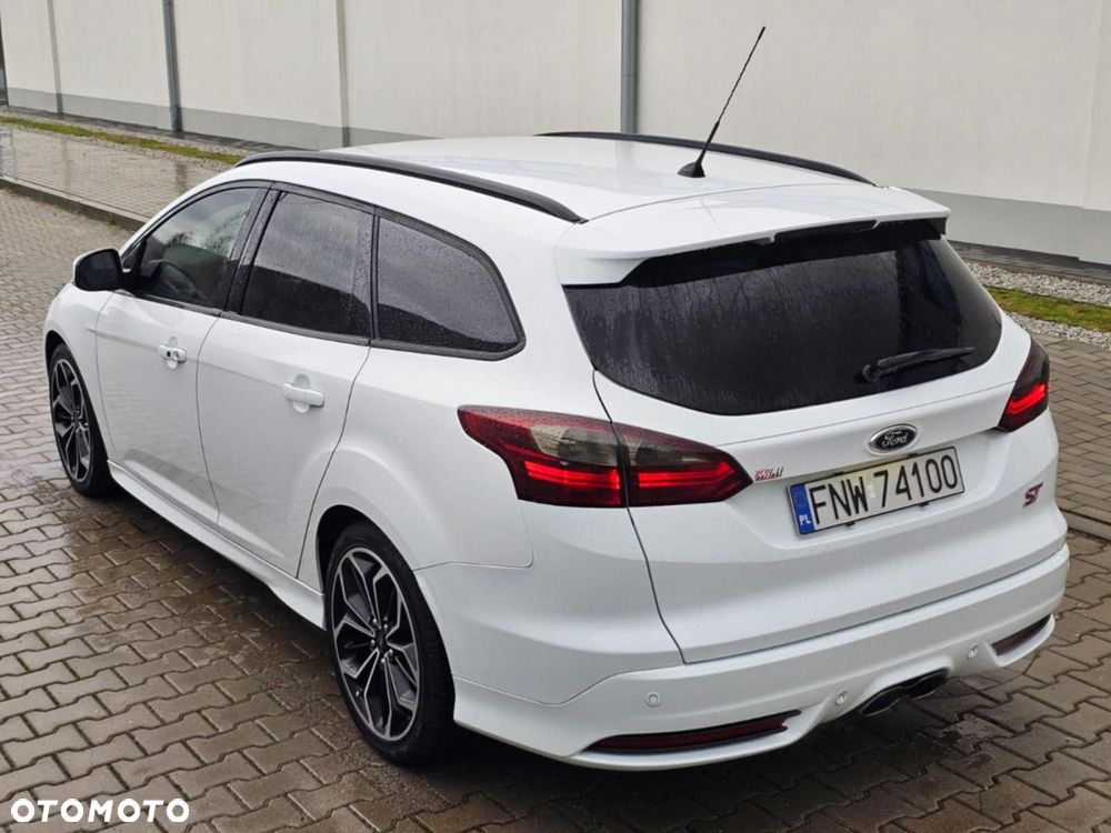 Ford Focus ST - 10