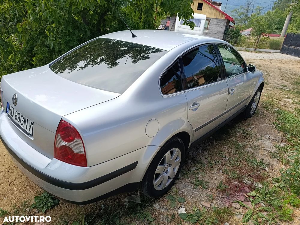 Volkswagen Passat 1.6 Comfortline - 4