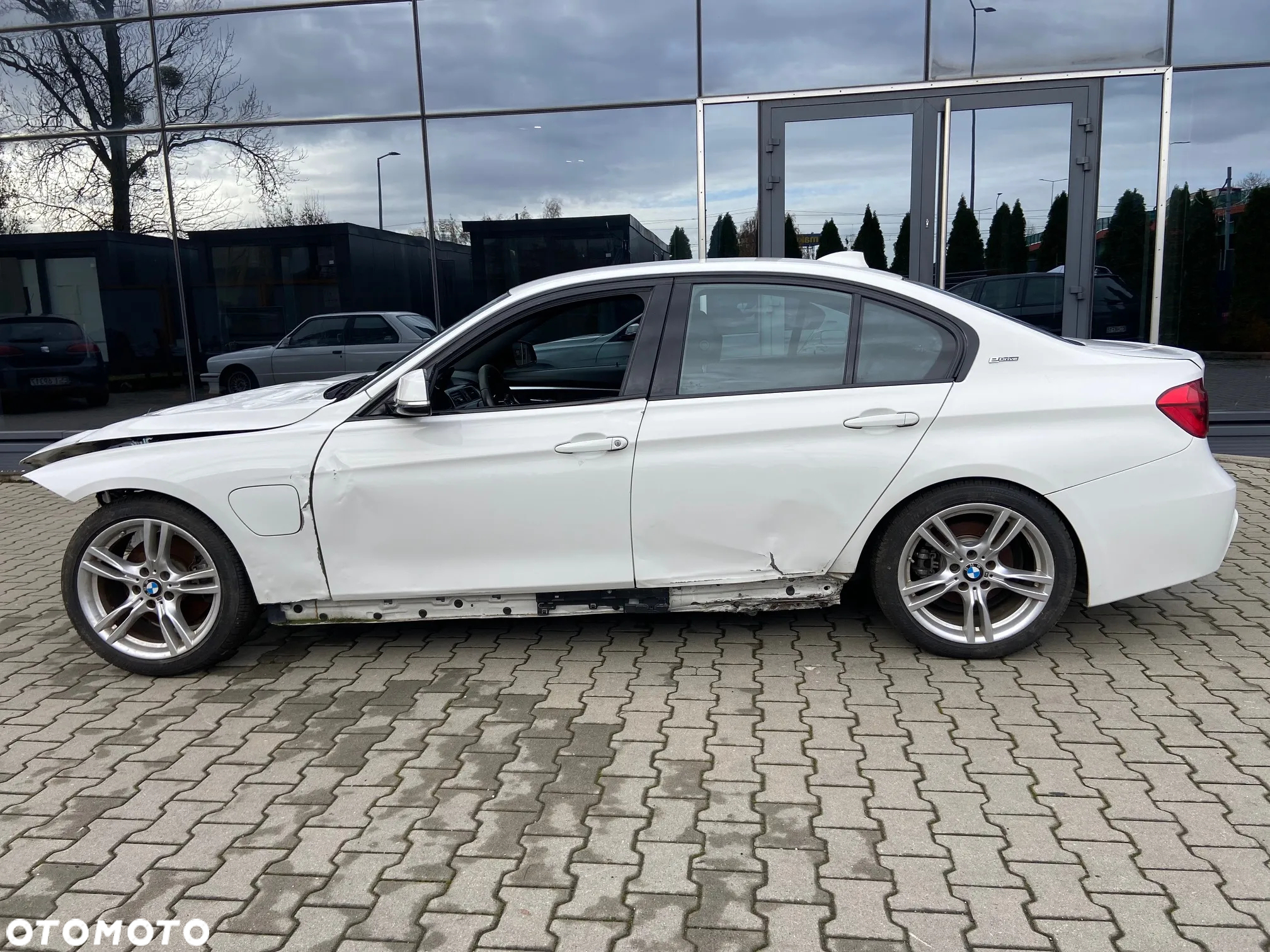 BMW Seria 3 330e M Sport sport - 5