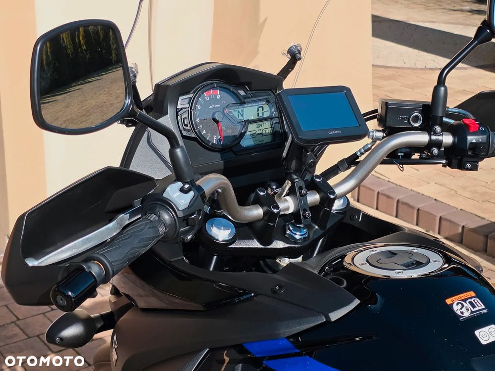 Suzuki V-STROM - 10