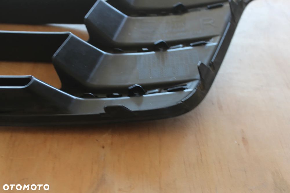 KRATKA ZDERZAKA PRAWA AUDI Q7 4M S-LINE 4M0807682D 2016 - 14