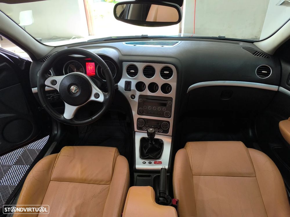 Alfa Romeo 159 Sportwagon 1.9 JTDm 8V Elegante - 14