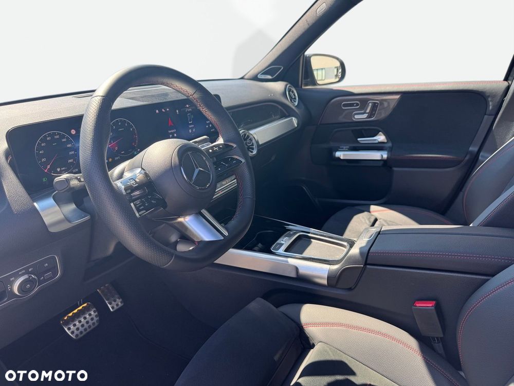 Mercedes-Benz GLB - 12