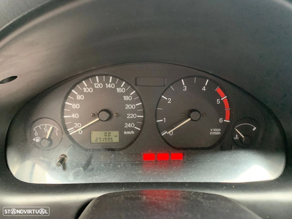 Mitsubishi Carisma 1.9 Di-D  2003 - 4