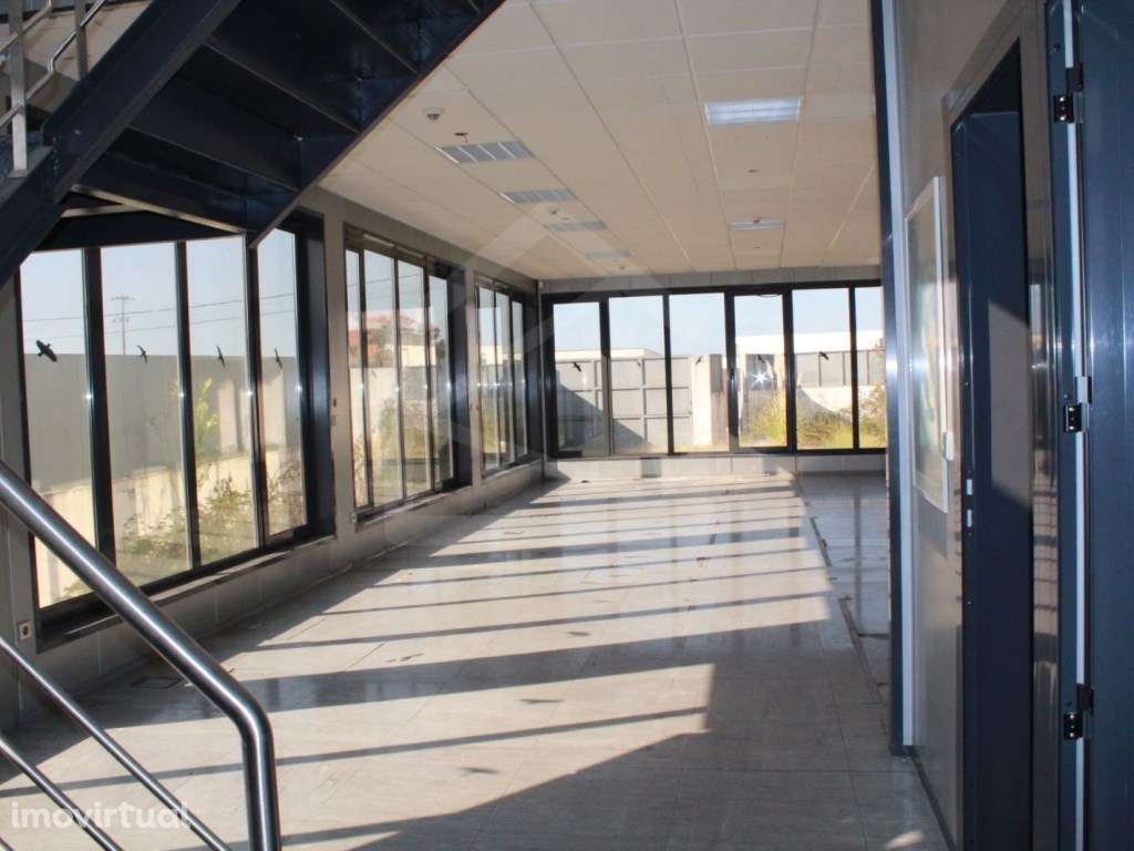 Edifício de Escritórios / Atividade industrial / Armazém em Cortegaça - Grande imagem: 5/60