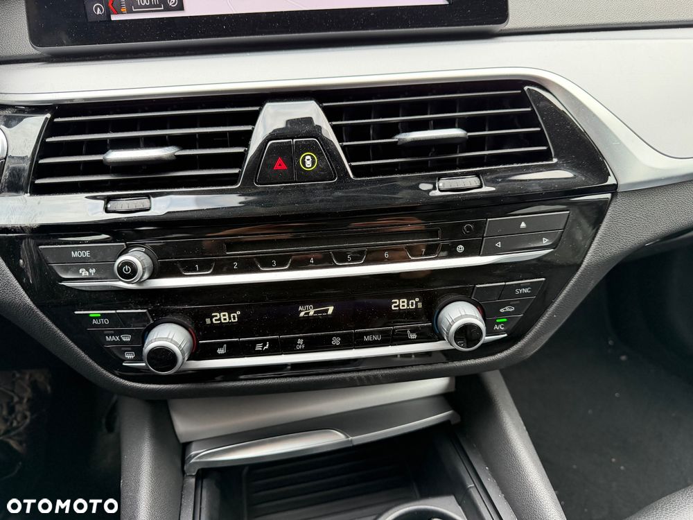 BMW Seria 5 520d Sport Line - 18