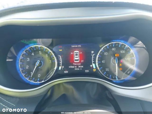 Chrysler Pacifica - 12