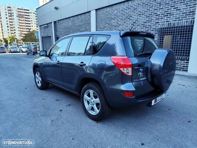 Toyota RAV4 2.2 D-4D - 18