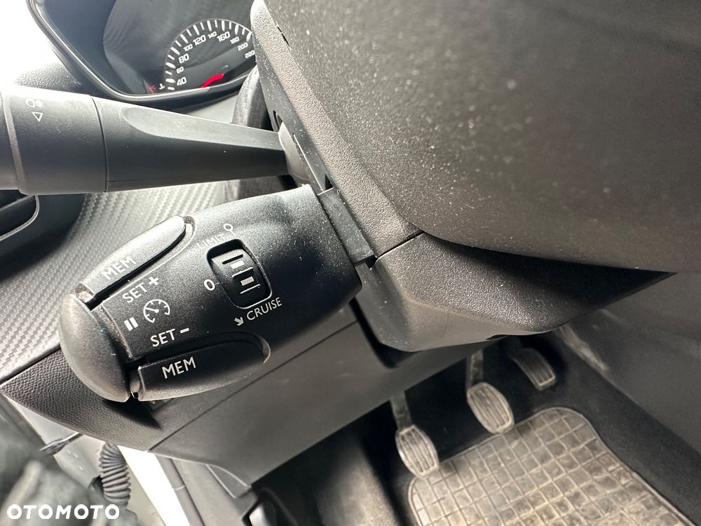 Peugeot 208 1.2 T Style S&S - 17