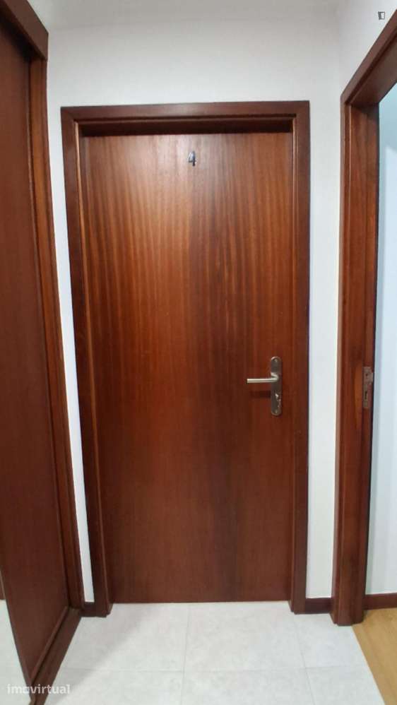 Quarto - localizado em Paranhos Porto - Grande imagem: 3/14