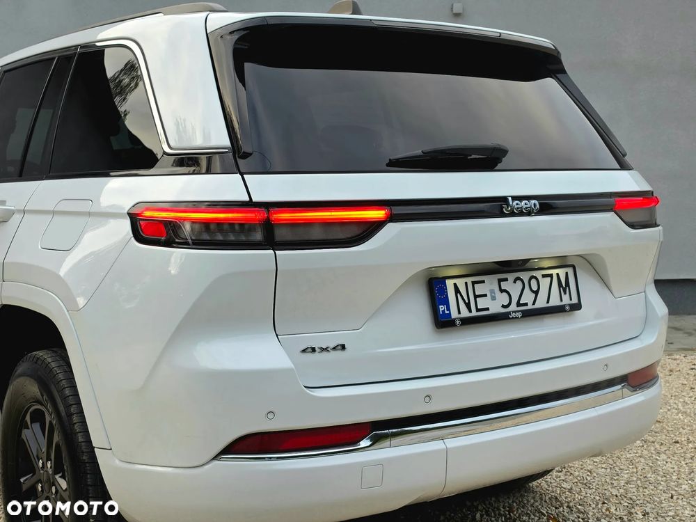 Jeep Grand Cherokee - 16