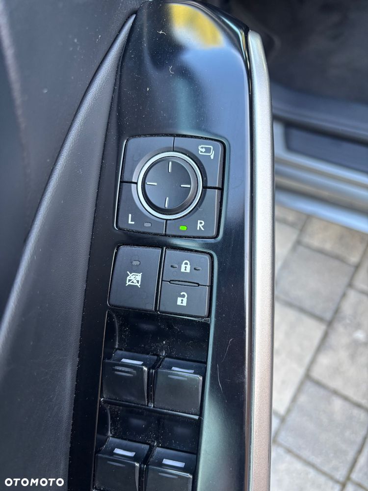 Lexus IS 300h Prestige - 38
