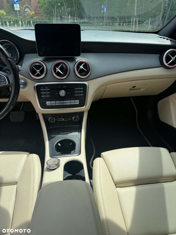Mercedes-Benz CLA 250 7G-DCT - 13