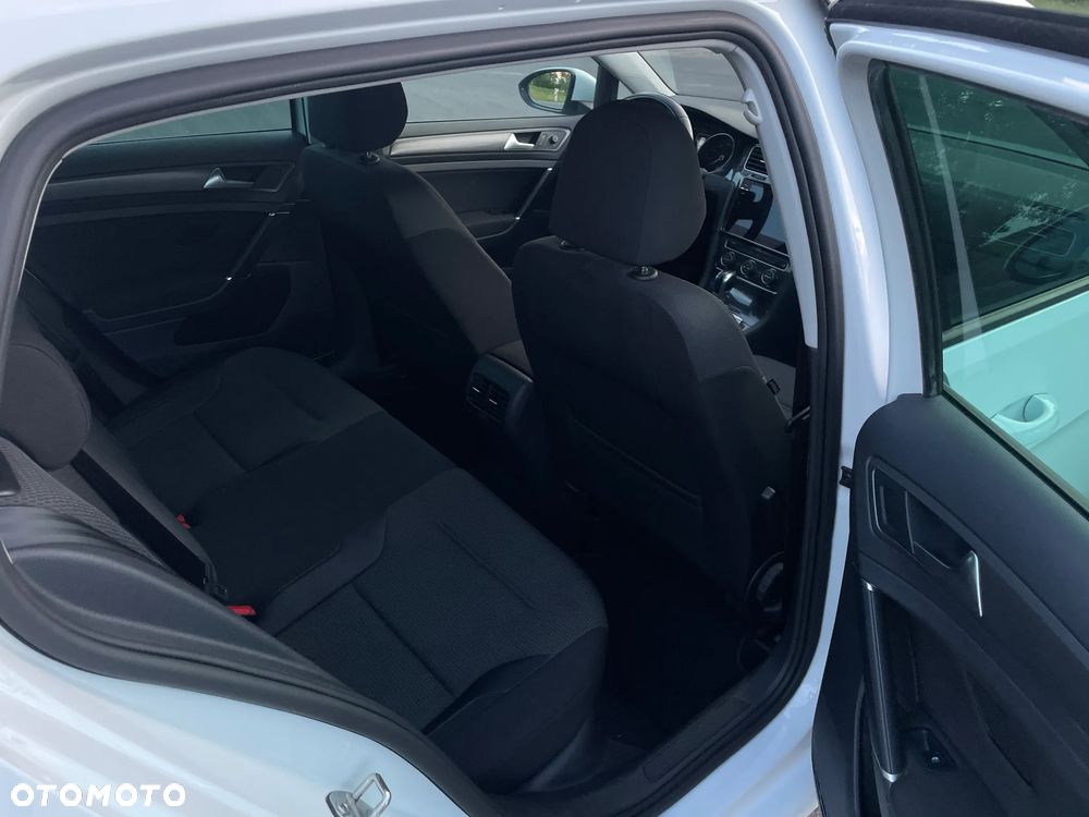 Volkswagen Golf e-Golf - 11