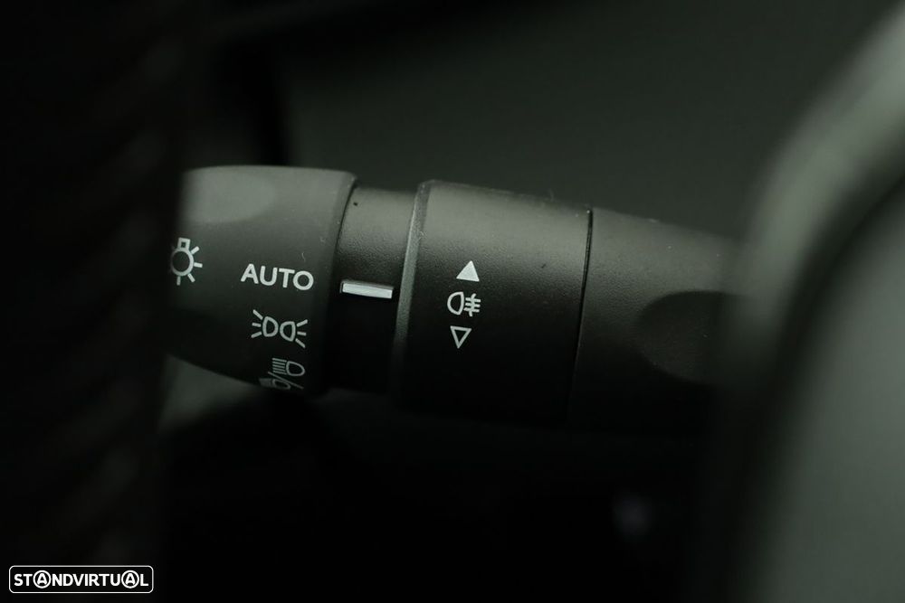 Peugeot e-2008 54 kWh Allure - 17